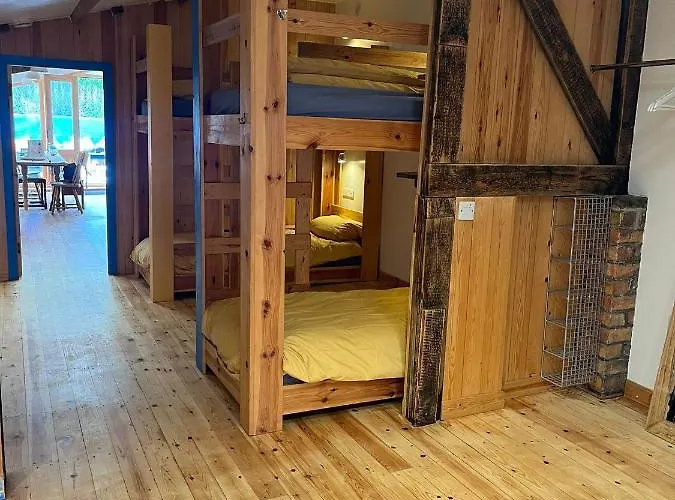 The Boat Shed * سكرابورو